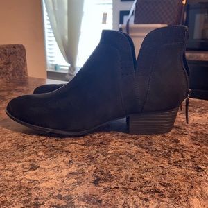 Arizona zip up ankle boots